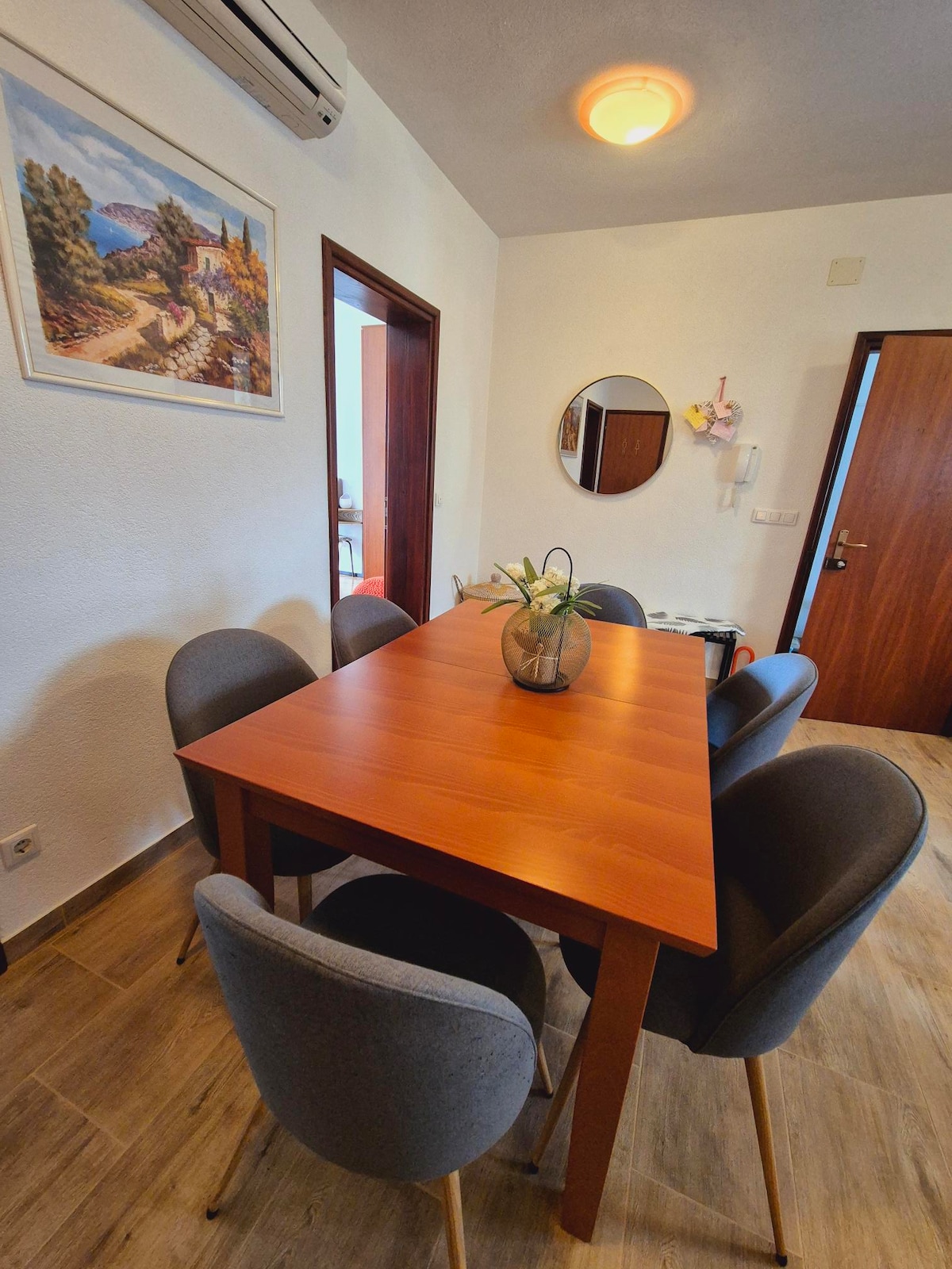 Apartment Alpha dining area